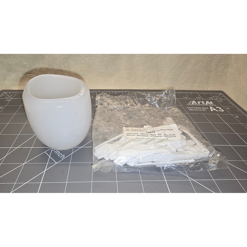 PartyLite SPA50 White Glass Holder and 50 Piece Applicator Spatula Set